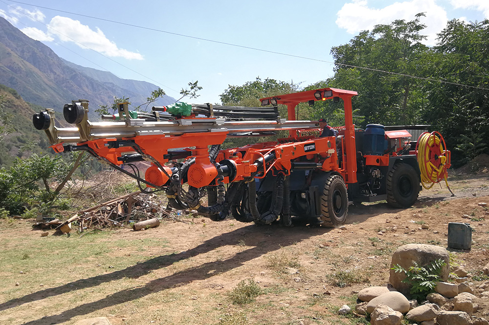 雙臂(液壓)鑿巖臺車